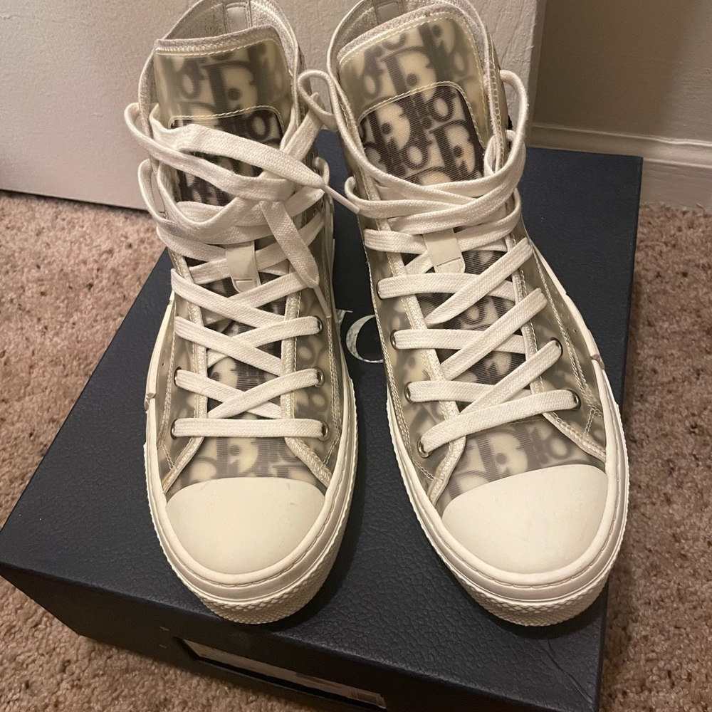 Dior And Shawn B23 High Top
Bee Embroidery